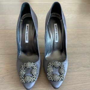 Iconic Manolo Blahnik Hangisi Pump Beautiful Condition